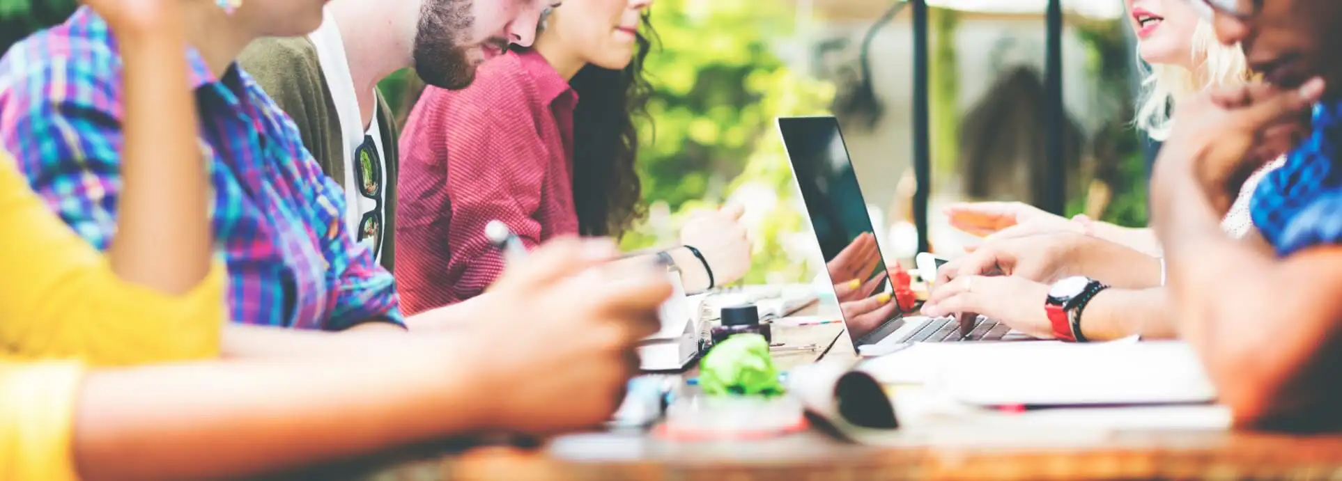 Gruppe von Studenten, die berufsbegleitend studieren